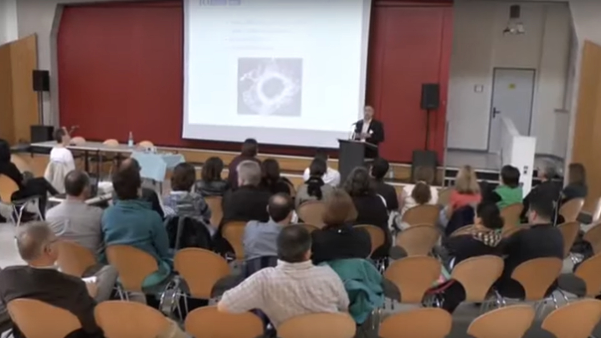 Glaukom-Kindertag 2013 an der blista in Marburg. Publikum hört Vortrag in einem Saal